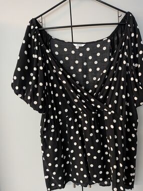 PENN Black & White Polka Dot V-Neck Blouse